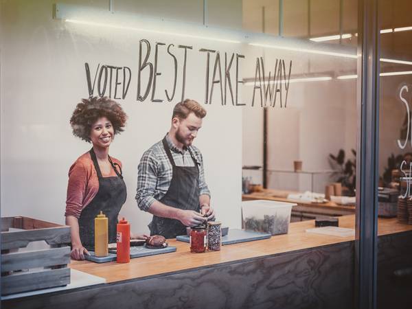 Gewerbemakler finden, Gewerbemakler suchen, Gewerbeimmobilie, Foto: iStock/poba 