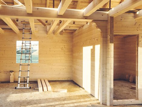 Holzhaus, Massivholzbau, Blockhaus, Foto: iStock/vitranc