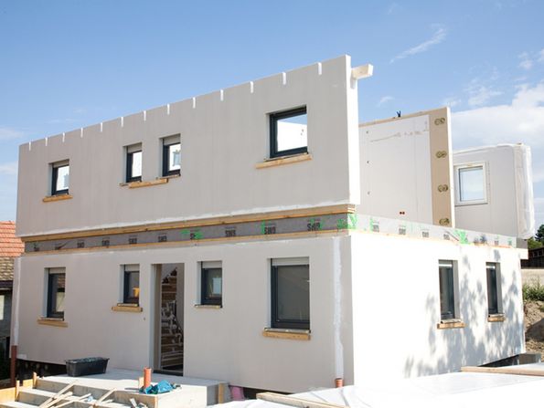 Hausbau-Kataloge, kostenlos, Fertighaus, Foto: benik.at/fotolia