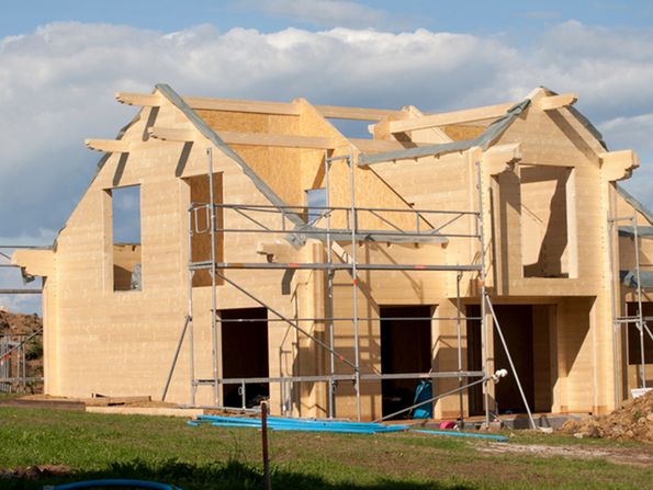 Hausbau-Kataloge, kostenlos, Holzhaus, Foto: iStock/anjajuli