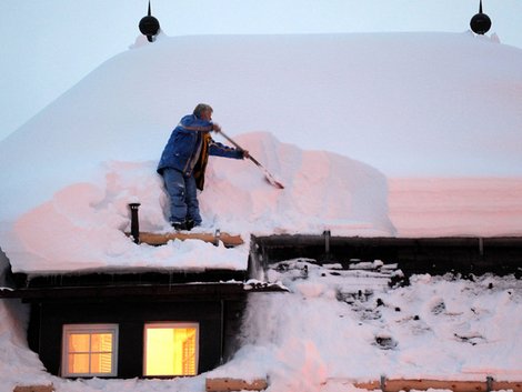Schnee, Dach, Winter, Haus, Foto: GASAP / imago