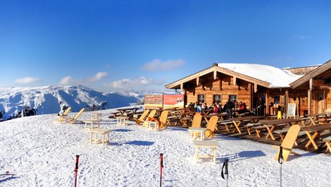 Auswandern nach Österreich, Blick auf Berghütte in den Kitzbüheler Alpen, Foto: Sina Ettmer / stock.adobe.com