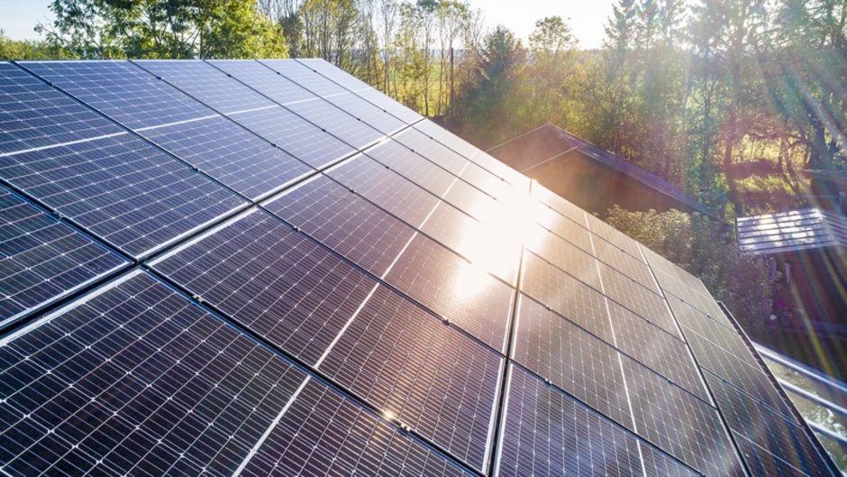 Solardachpflicht, Photovoltaikanlage, Foto: mmphoto / stock.adobe.com