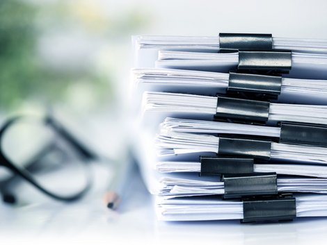 Vermittlung noch nicht gebauter Immobilien, Vertrieb, Unterlagen, Foto: pinkomelet/stock.adobe.com