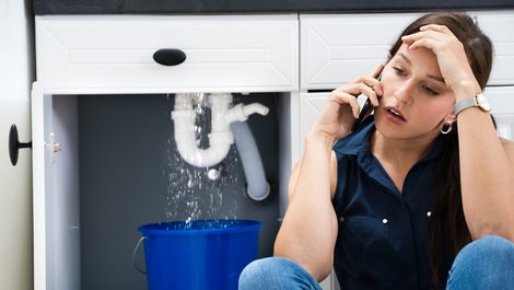 Obhutspflicht, MAlheur beim Housitting, Wasserschaden, Foto: iStock.com / AndreyPopov