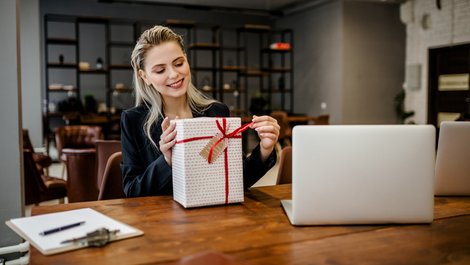 Steuertipps Makler, Steuern sparen, Geschenke absetzen, Foto: Marat / stock.adobe.com