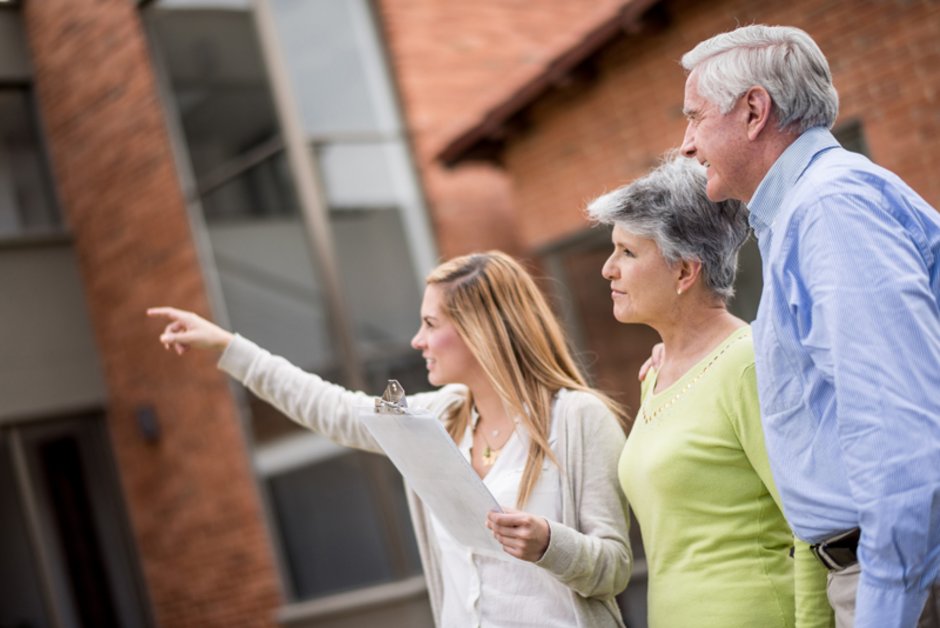 Makler, Immobilienvermittlung Senioren, Foto: iStock / andresr