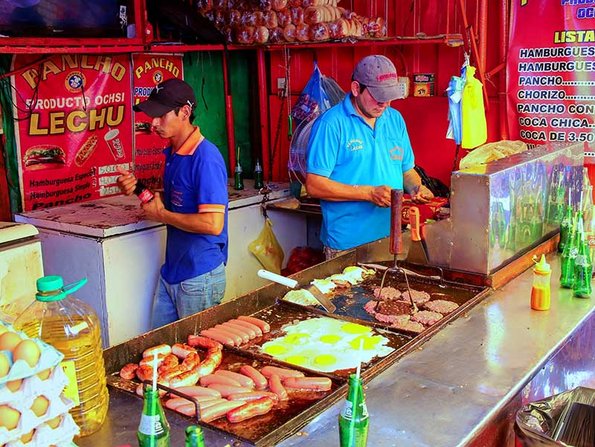 Auswandern Paraguay, Essensstand, Lebenshaltungskosten, Foto: iStock.com/Donyanedomam