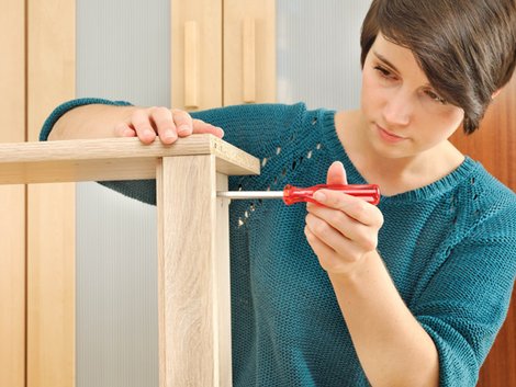 Möbel aufbauen, Möbel abbauen, Möbelmontage, Foto: Zlatan Durakovic / fotolia.com