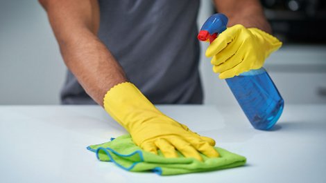 Immobilieneigentümer, Steuer absetzen, haushaltsnahe Dienstleistungen, Foto: iStock.com / PeopleImages