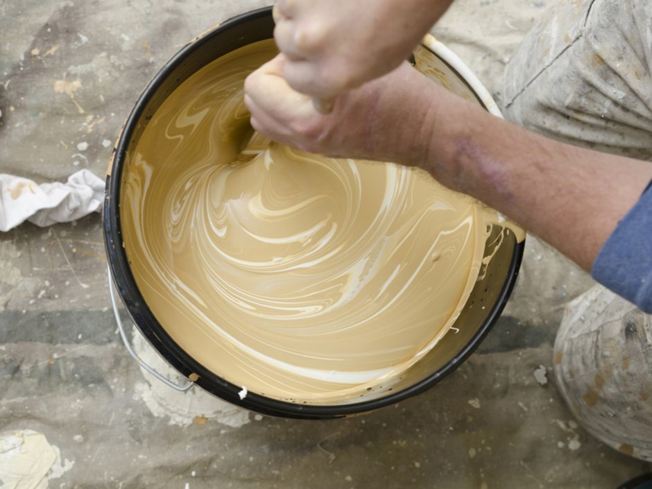 Wände, Decke, streichen, Wandfarbe, anrühren, Foto: iStock.com/MPKphoto