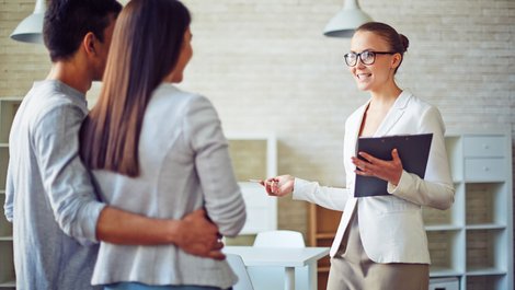 Besichtigungstermin, Eindruck, Konkurrenzkampf, Foto: istock.com / shironosov