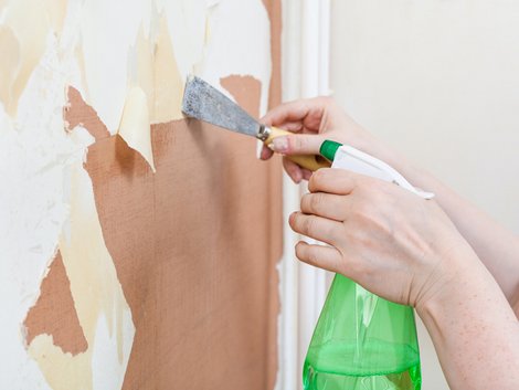 Tapezieren, alte Tapete entfernen, Foto: vvoe/fotolia.com