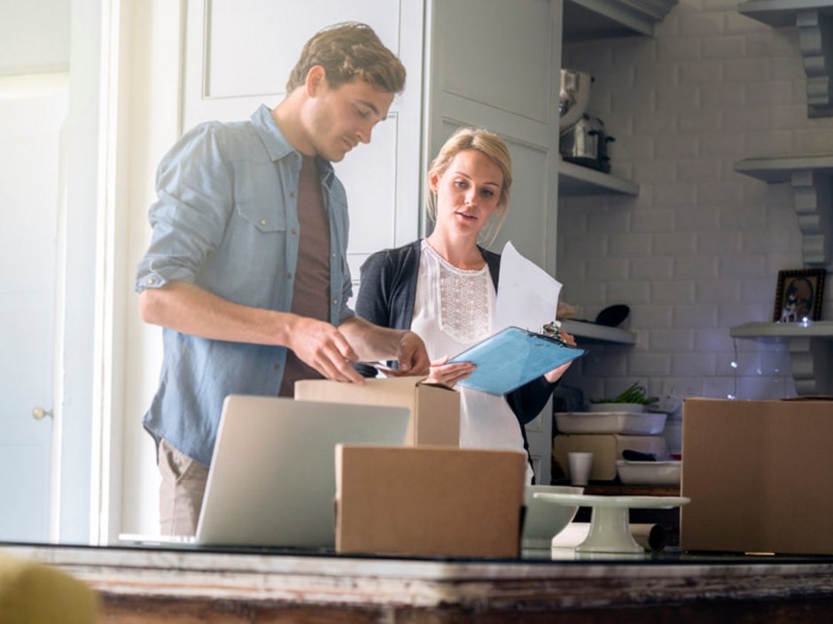 Möbelpacker, Umzug planen, Umzugshelfer einteilen, Foto: iStock.com/Portra