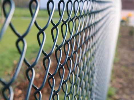 Grunddienstbarkeit, Wegerecht, Zaun, Weg versperren, Foto: Andreas Heimbrock/stock.adobe.com