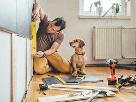 Beratungsgespräch Baufinanzierung, Eigenleistung, Foto: iStock/Kerkez