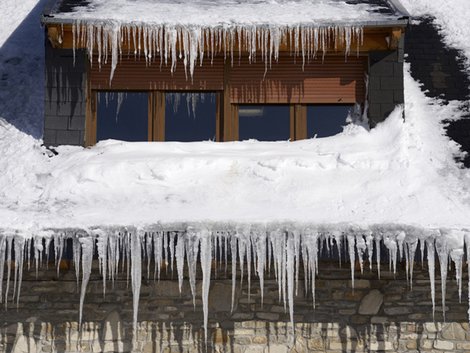 Eiszapfen, Haus, Dach, Winter, Foto: pedrosala / fotolia.com
