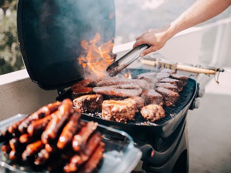 Irrtümer Mietrecht, Grillen Balkon, Foto: iStock.com/criene